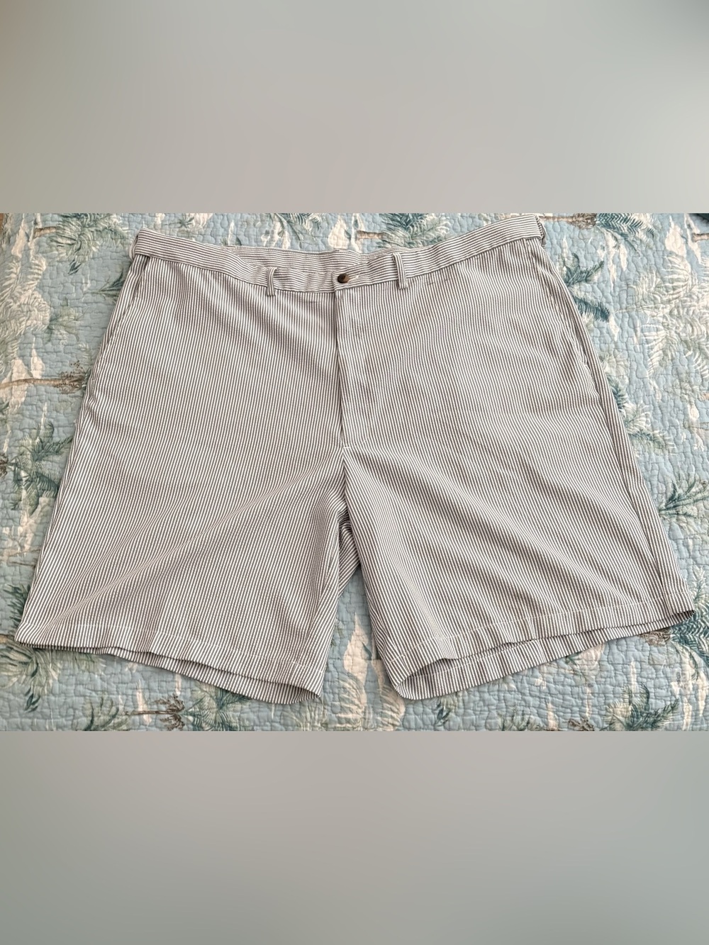 Haggar White & Navy Seersucker Flat Front Shorts